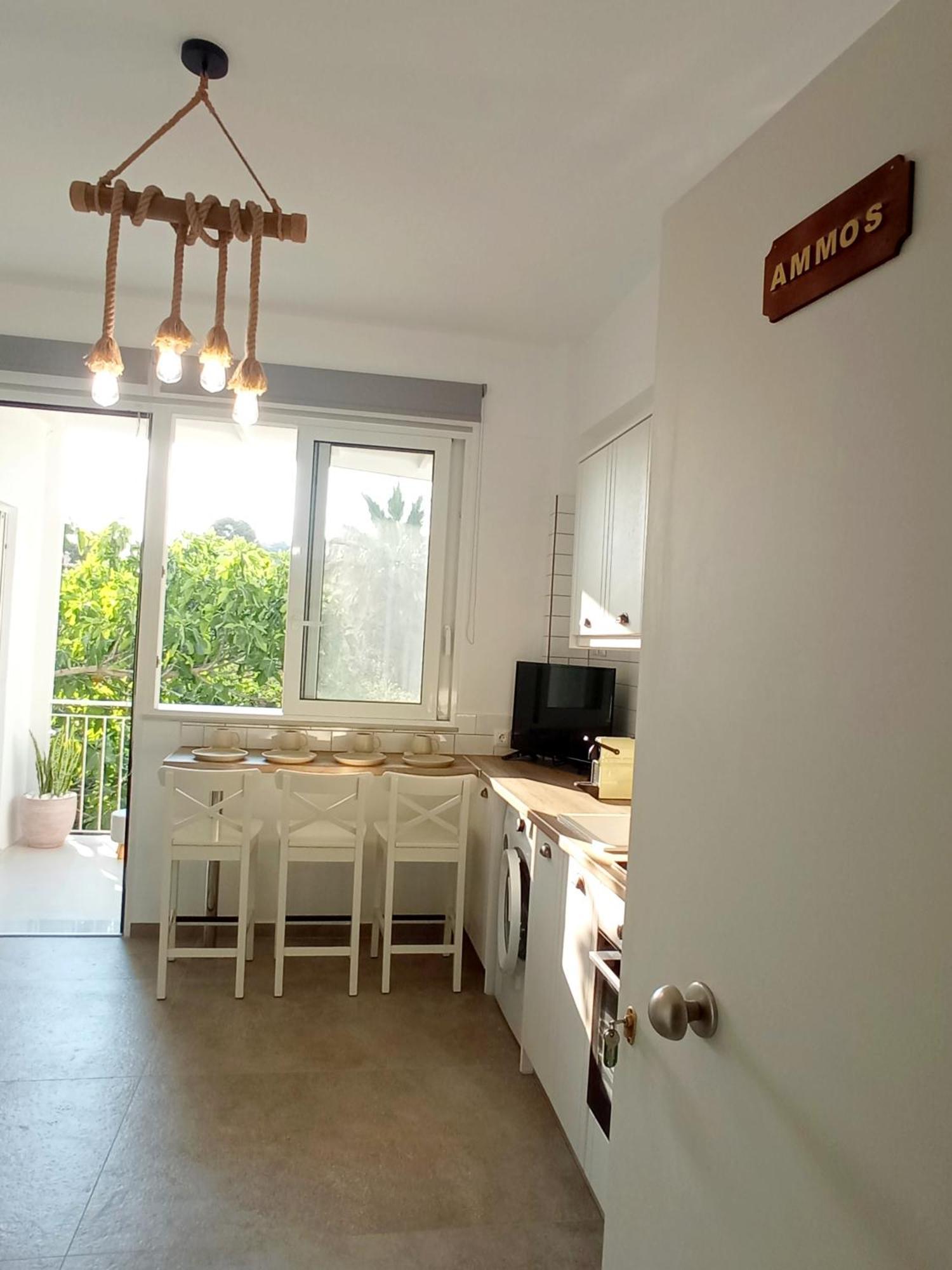 Summer Feel Suites Poros Town Exterior photo